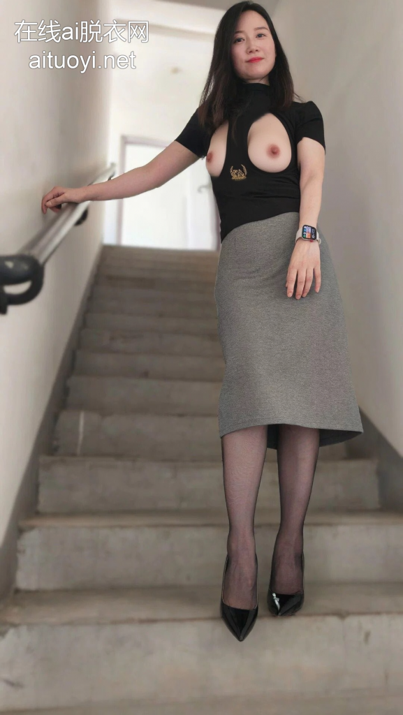 图片[6]-ai脱衣 ，抖音微博女网红，丝袜少妇熟女，楼道里的骚气阿姨-TUOCRM