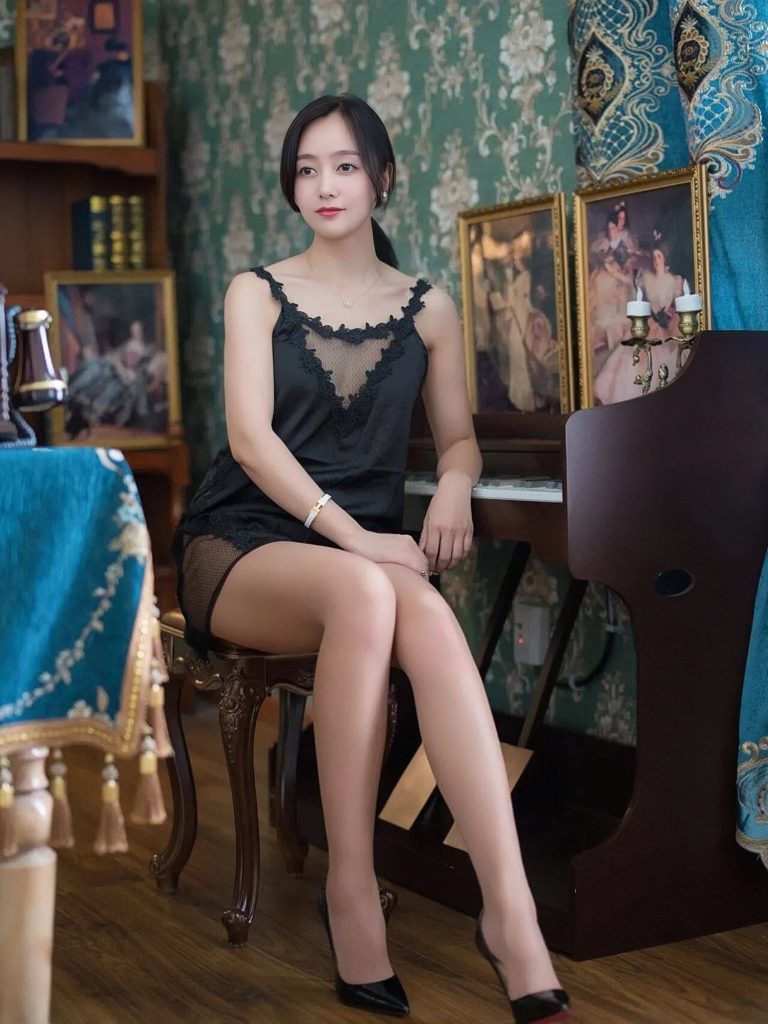 图片[2]-ai脱衣 ，抖音女网红，丝袜少妇熟女，黑色蕾丝吊带裙-TUOCRM