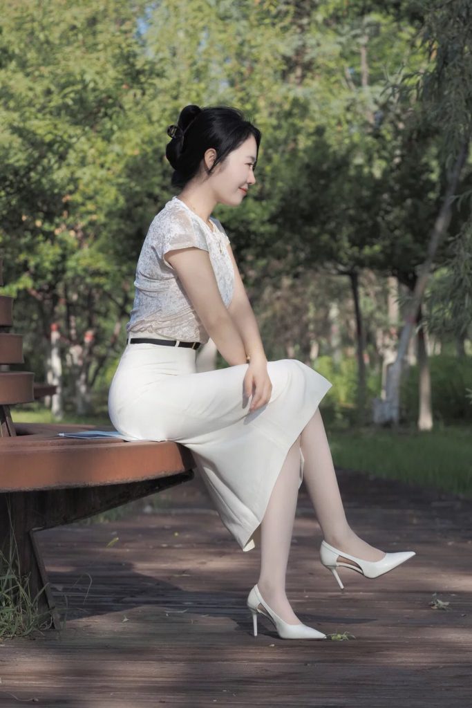 图片[4]-在线ai去衣 素人脱衣案例展示篇 隔壁气质邻居阿姨-ai脱衣网