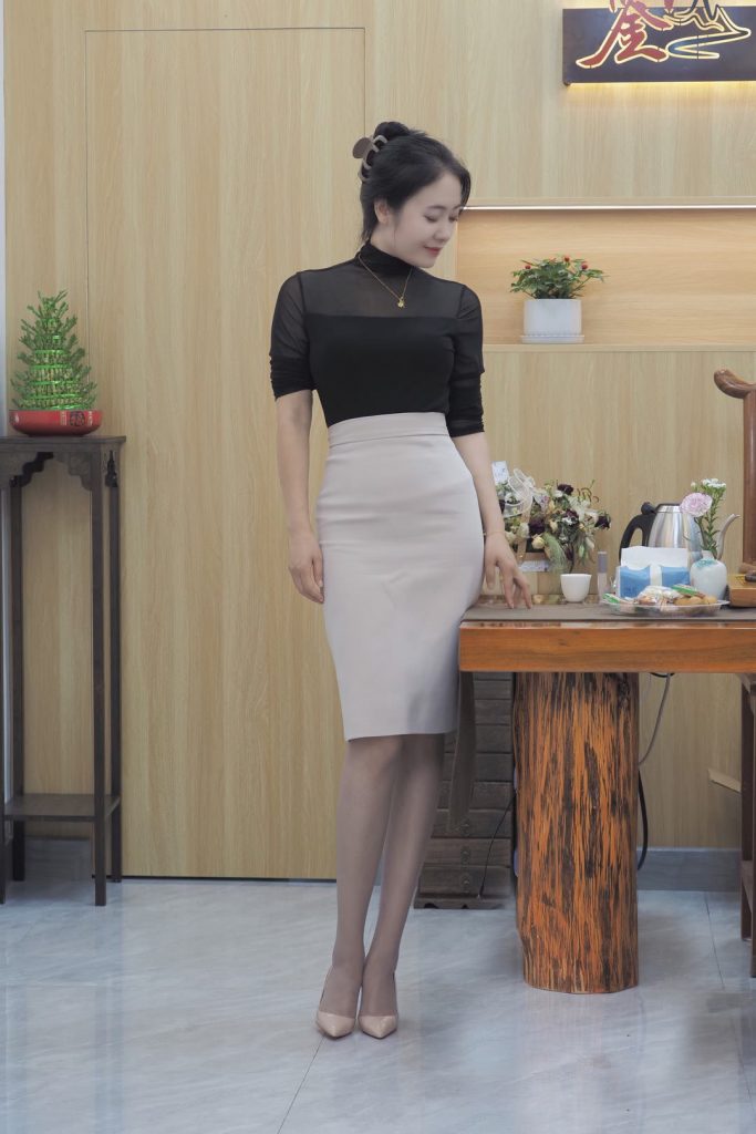 图片[3]-ai脱衣 ，抖音女网红，丝袜少妇熟女，黑色透视上装-TUOCRM